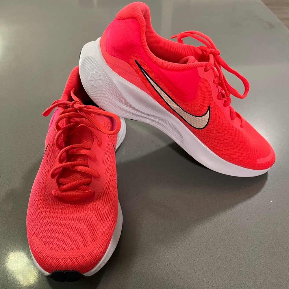 Nike Revolution 7 Hot Punch Road Running
Shoes-Size 9.5-EUC - Picture 3 of 8